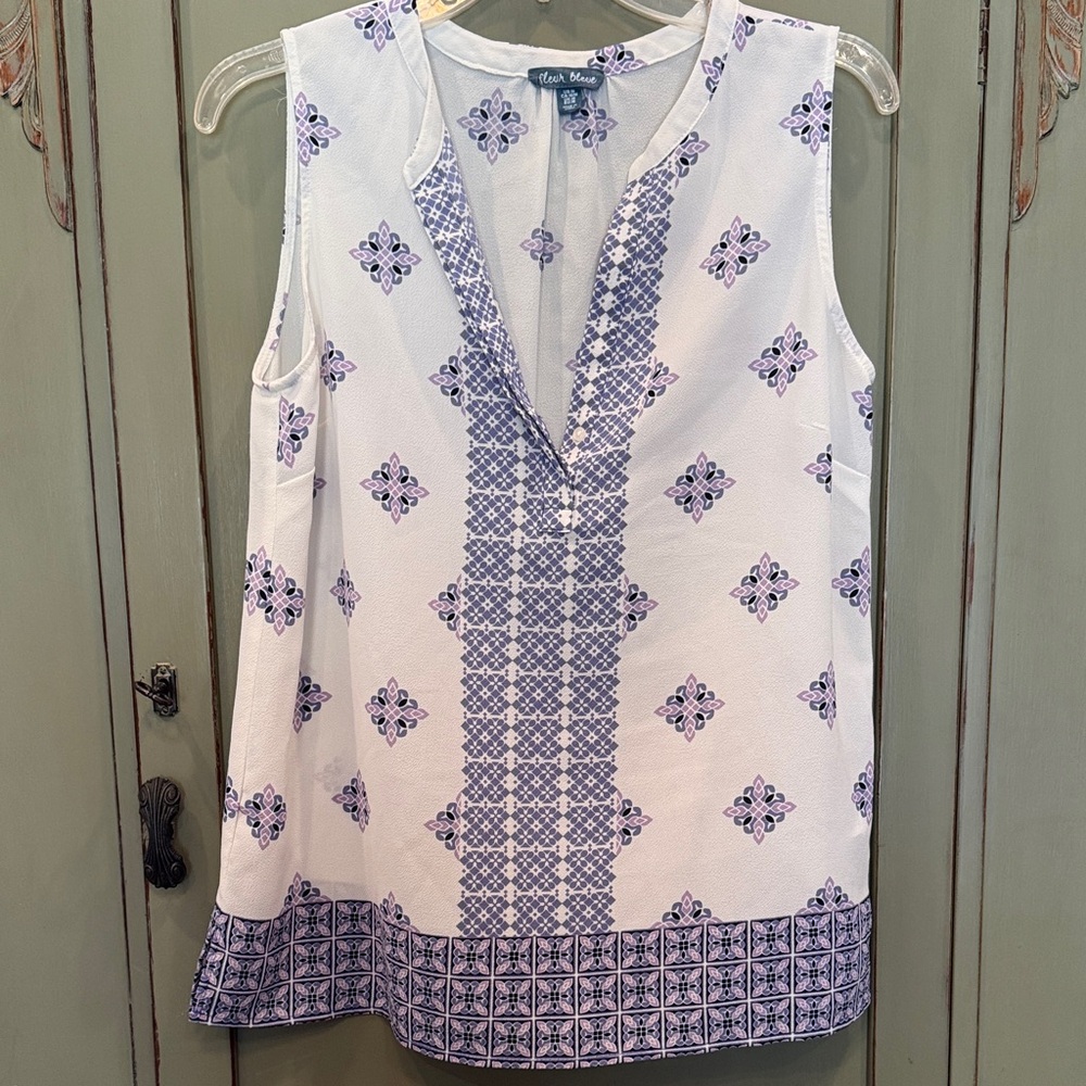 Chic White and Blue Patterned Sleeveless Blouse